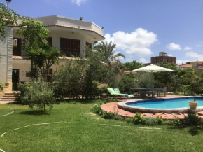 5 bdr family villa with private pool and new AC, 5 min from beach